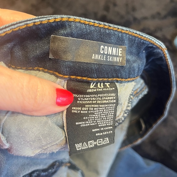 Kut from the Kloth Connie skinny jeans. Size 16 Dark wash. Frayed step h… - Picture 9 of 9
